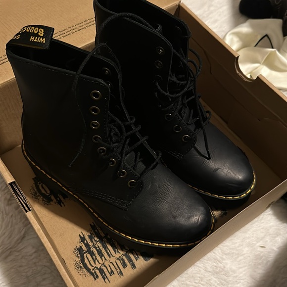 DR. MARTENS
Black Shriver Hi Ankle Boots is size 6 fits 7.5 - Picture 2 of 6